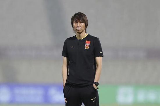 玩3p我被两个男人夹在中间