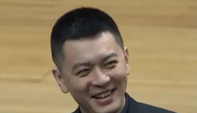 腹肌男孩自愈打桩西装