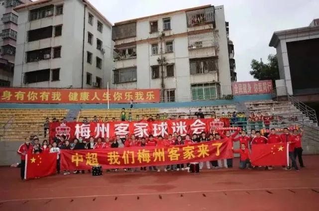 gay偷拍男浴室spy裸