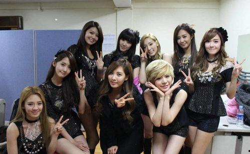 女子吃瓜网红事件真相,揭秘背后真相与争议